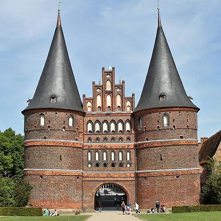 Pension Adler Lübeck Exteriör bild