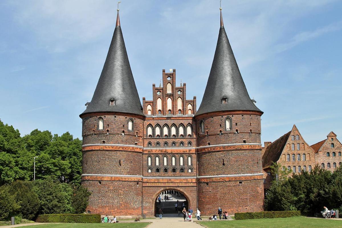 Pension Adler Lübeck Exteriör bild
